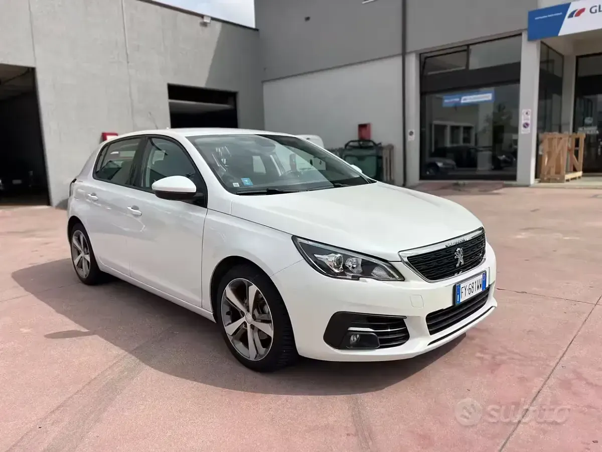 Usata Peugeot 308 GT-line 131 CV (96 kW) 2019 Bianco Berlina