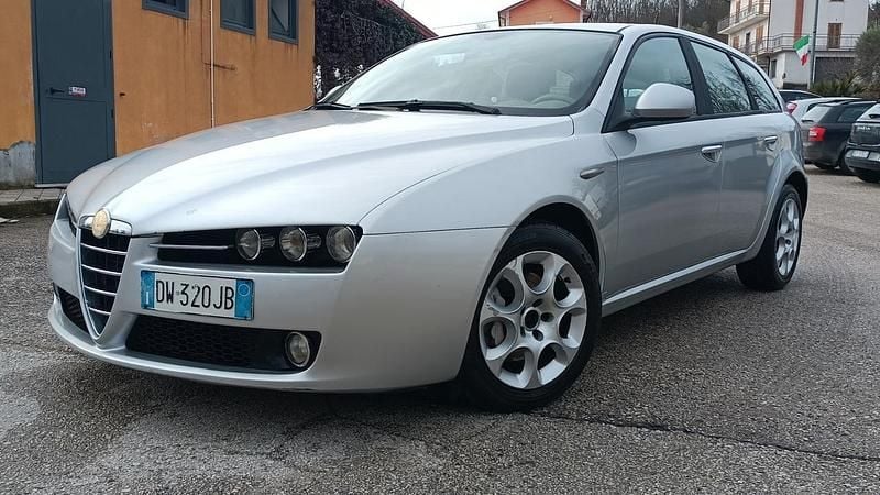 Argento Usata 2009 Alfa Romeo 159 Super Station wagon | 1499 € (Super prezzo) - Immagine 1/4