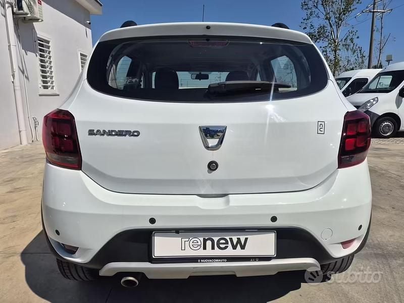 Begagnad Dacia Sandero Stepway 90 HK (66 kW) 2018 Vit Sedan