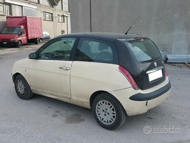 Usata Lancia Ypsilon 69 CV (50 kW) 2005 Beige Utilitaria