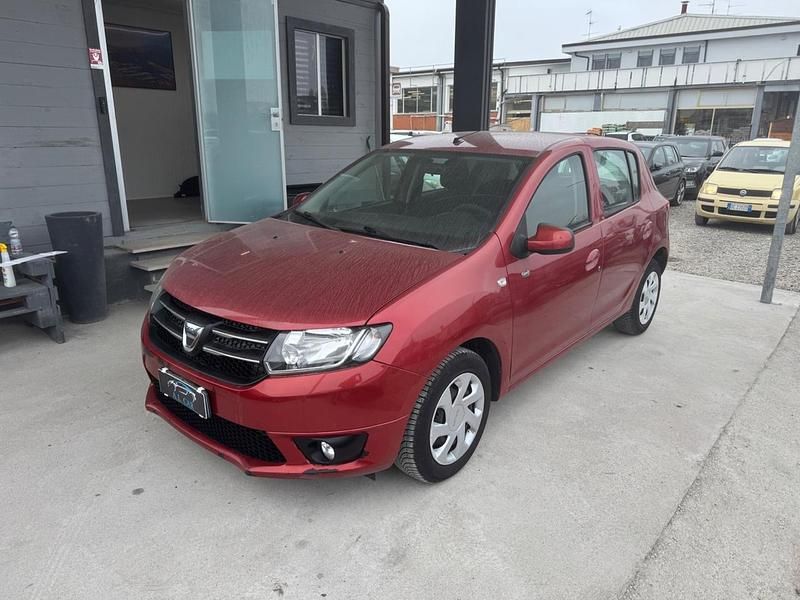 Usata Dacia Sandero Ambiance 75 CV (55 kW) 2015 Rosso Berlina
