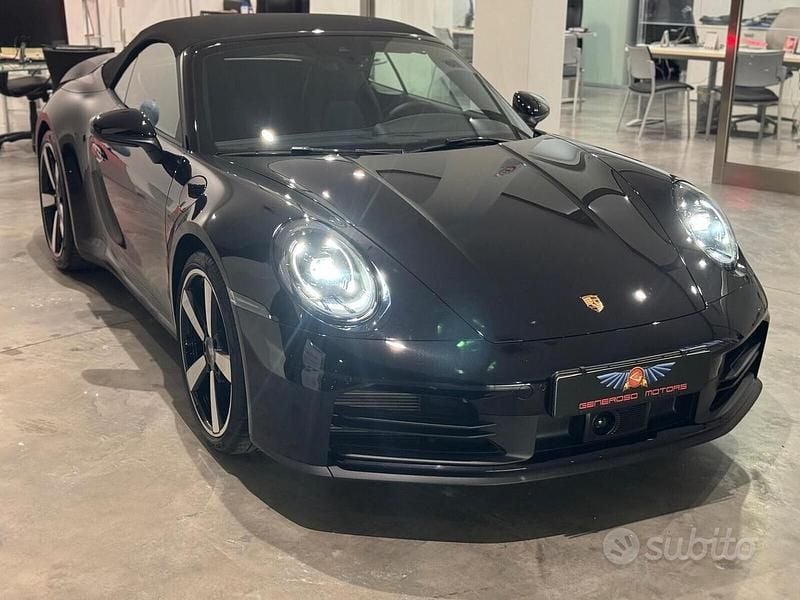 Usata Porsche 992 394 CV (289 kW) 2024 Nero Cabrio