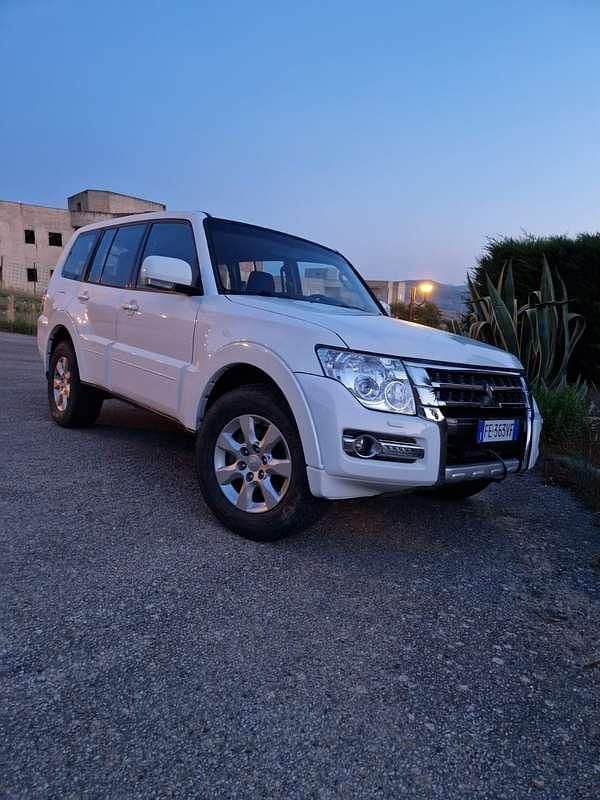 Usata Mitsubishi Pajero Intense 190 CV (139 kW) 2016 Bianco SUV