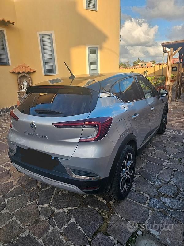 Usata Renault Captur Intens 101 CV (74 kW) 2021 Grigio SUV