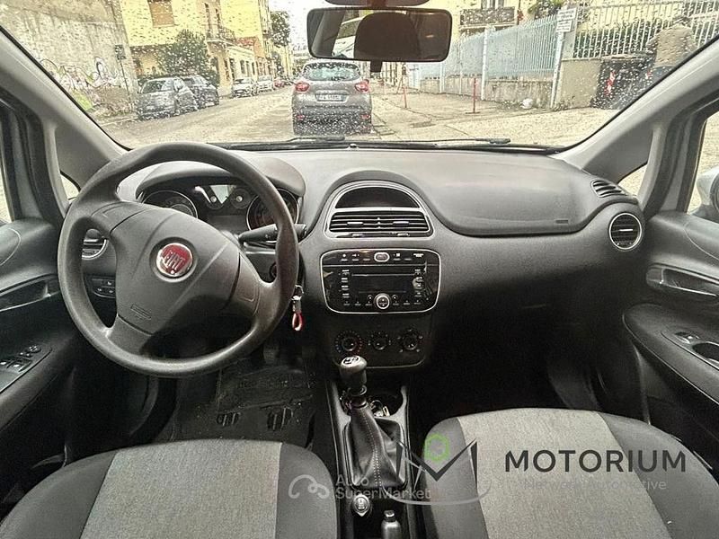 Usata Fiat Punto Lounge 69 CV (50 kW) 2016 Grigio Utilitaria