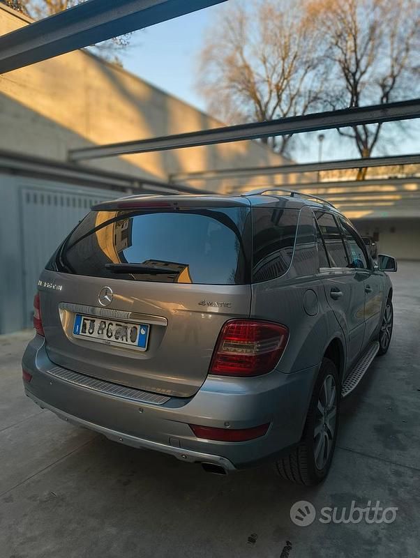 Usata Mercedes ML350 Edition 231 CV (169 kW) 2010 Grigio SUV