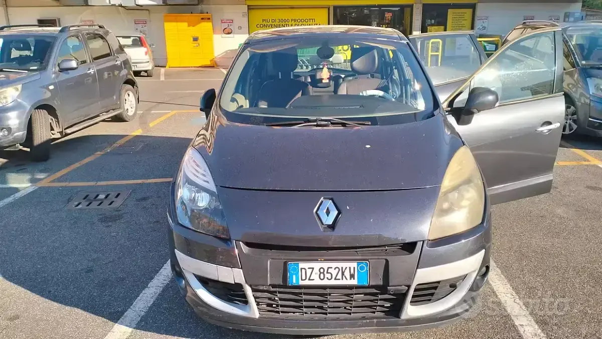 Usata Renault Scénic III 110 CV (80 kW) 2009 Grigio Monovolume