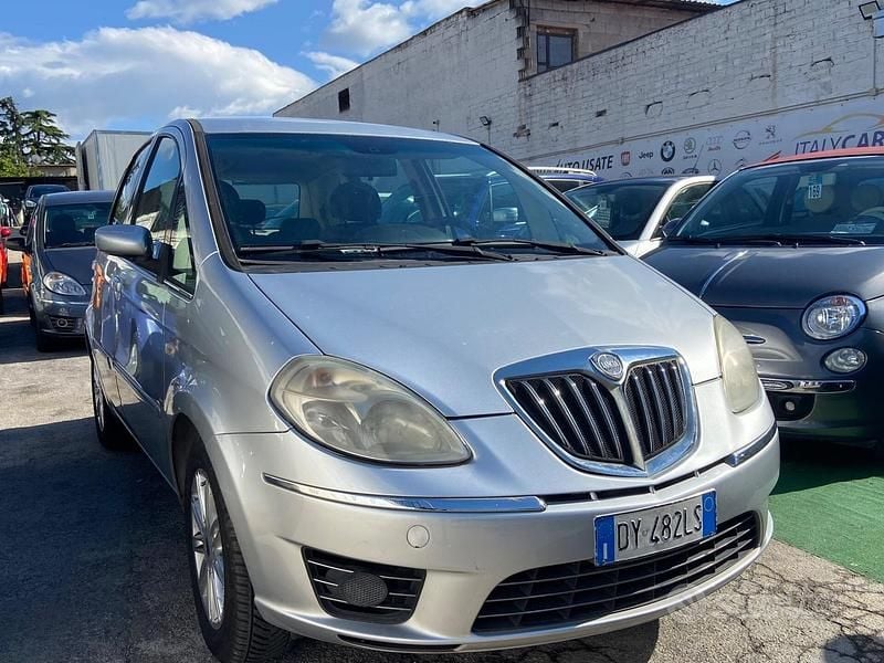 Usata Lancia Musa 77 CV (56 kW) 2009 Grigio Monovolume