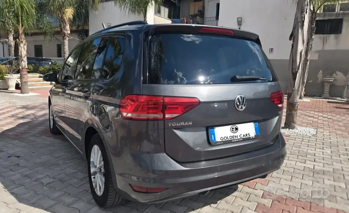 Usata VW Touran Highline 115 CV (84 kW) 2017 Grigio Monovolume
