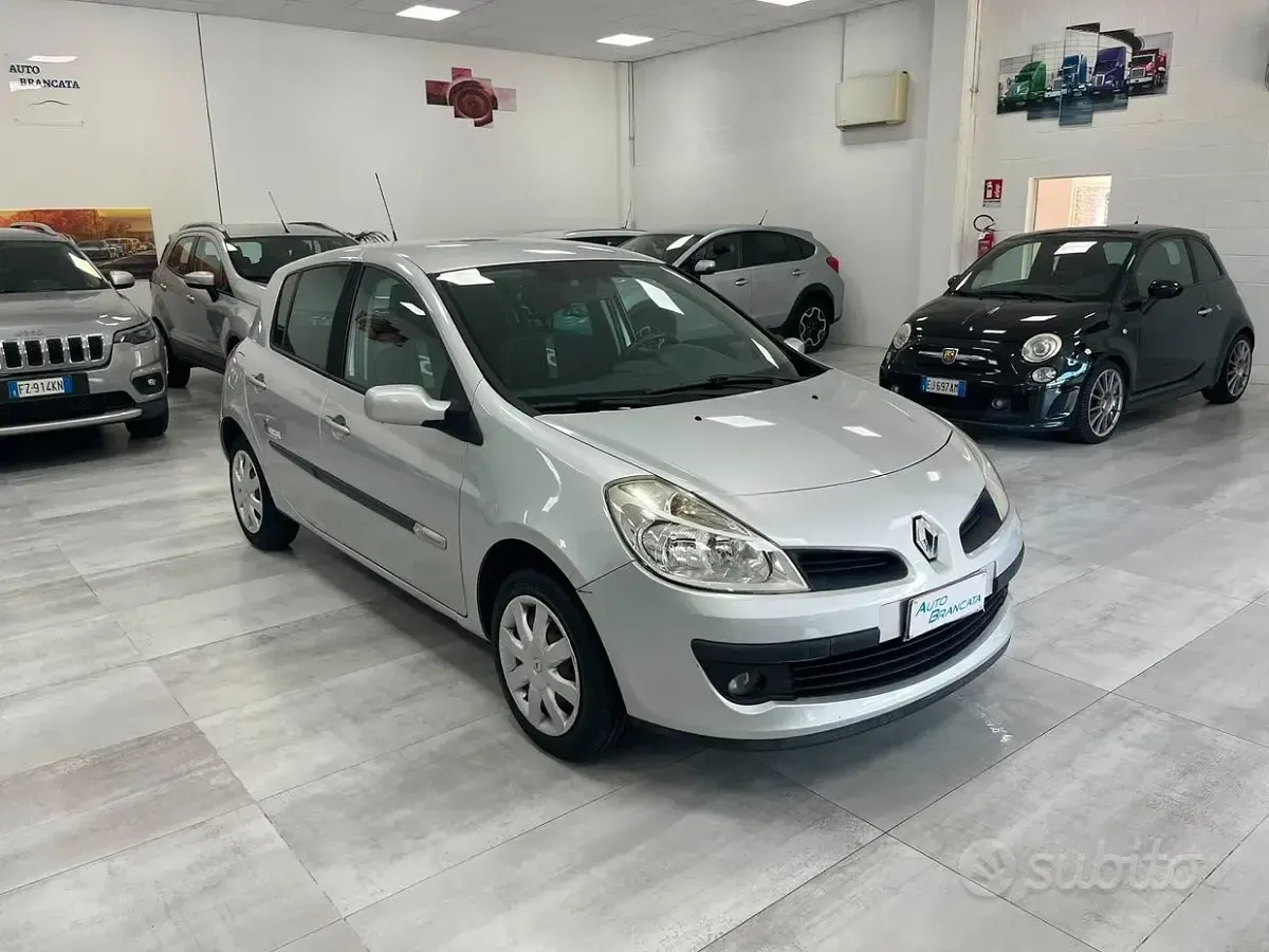 Usata Renault Clio II Rip Curl 75 CV (55 kW) 2008 Grigio Berlina
