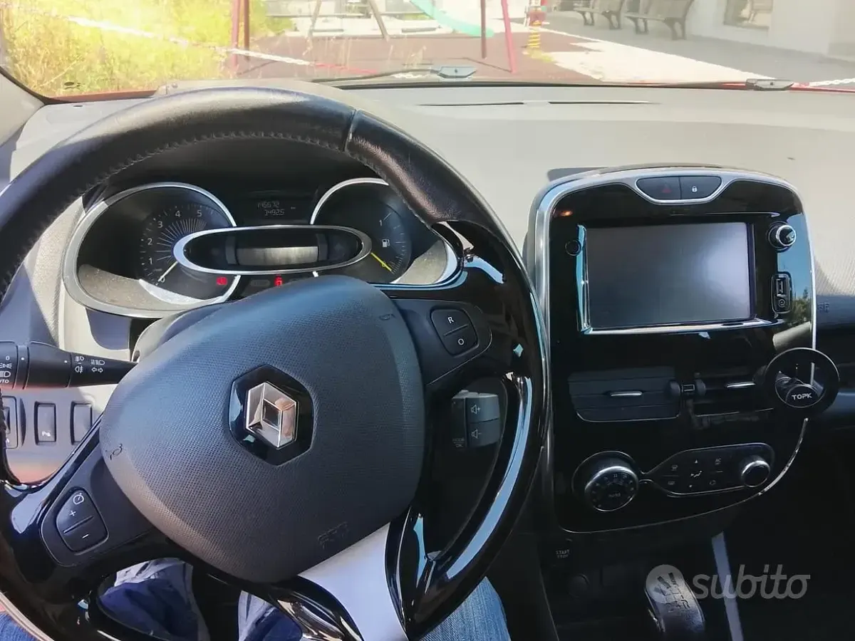 Usata Renault Clio GrandTour 75 CV (55 kW) 2015 Rosso Station wagon