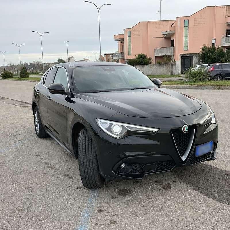 Usata Alfa Romeo Stelvio Executive 209 CV (153 kW) 2018 Nero SUV