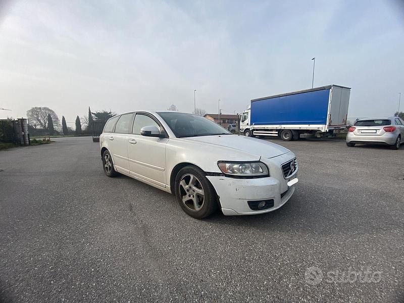 Usata Volvo V50 121 CV (88 kW) 2011 Bianco Station wagon