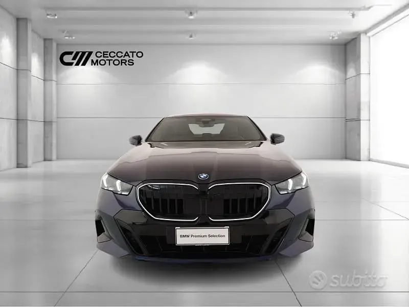 Usata BMW 550e M Sport 313 CV (230 kW) 2025 Bluazzurro Berlina