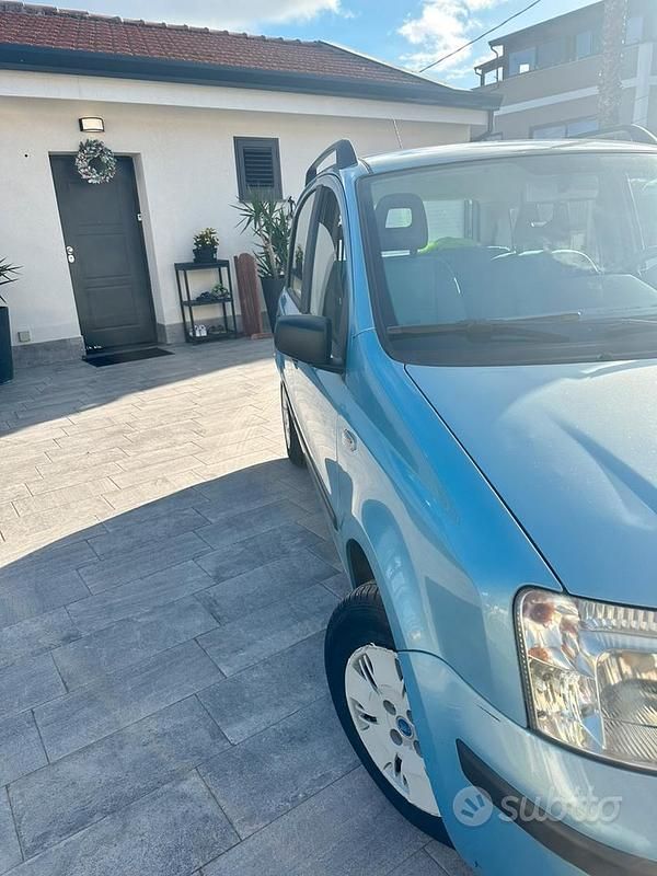 Blu Usata 2005 Fiat Panda Tre volumi | 3600 € (Buon prezzo) - Immagine 1/4