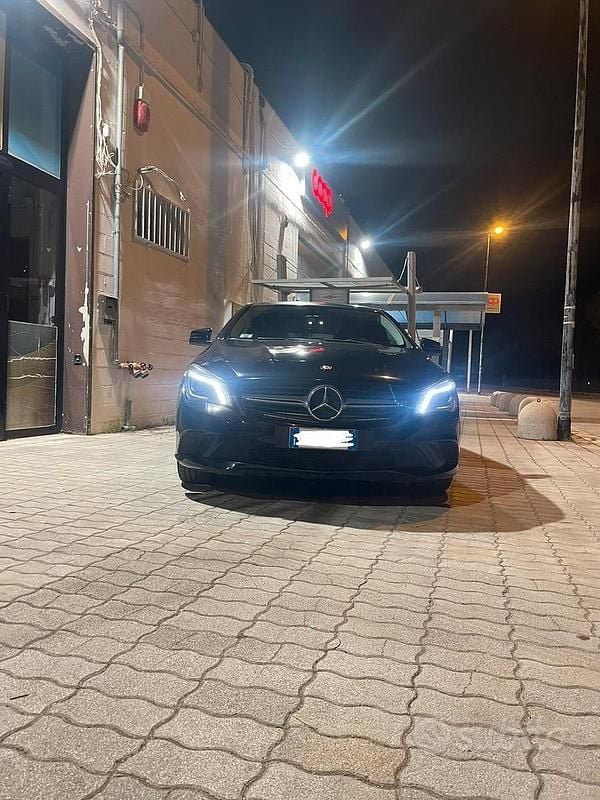 Usata Mercedes CLA220 Shooting Brake Executive 177 CV (130 kW) 2017 Nero Station wagon
