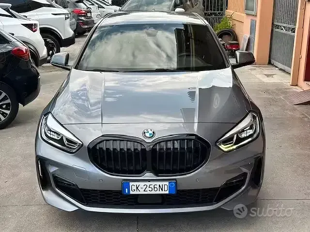 Usata BMW 116 M Sport 116 CV (85 kW) 2022 Grigio Utilitaria