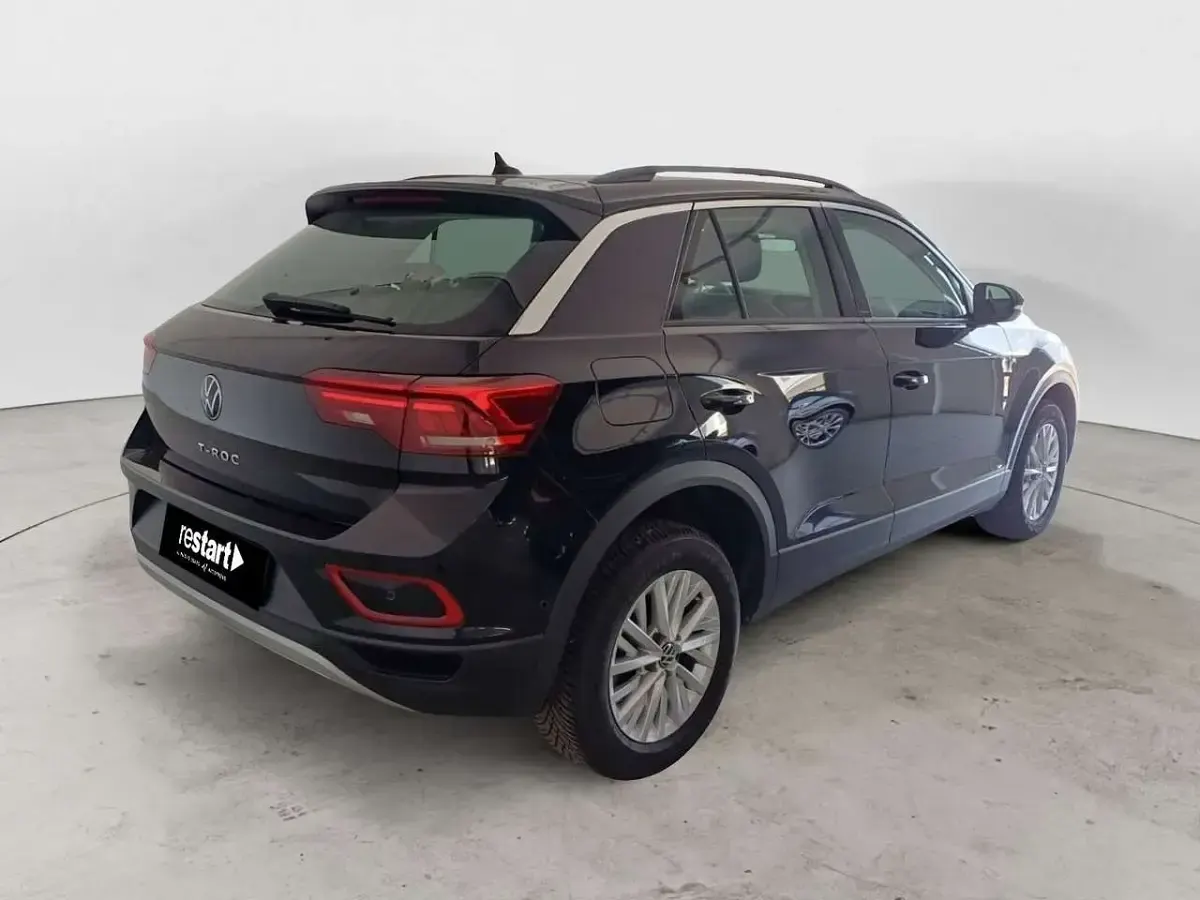 Usata VW T-Roc Life 150 CV (110 kW) 2022 Nero SUV
