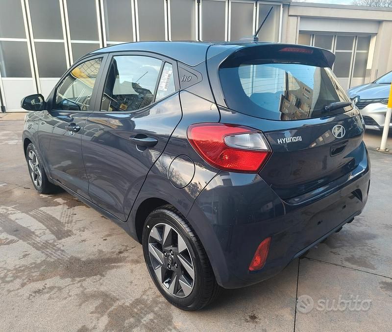 Nuova Hyundai i10 2025 Rosso Utilitaria