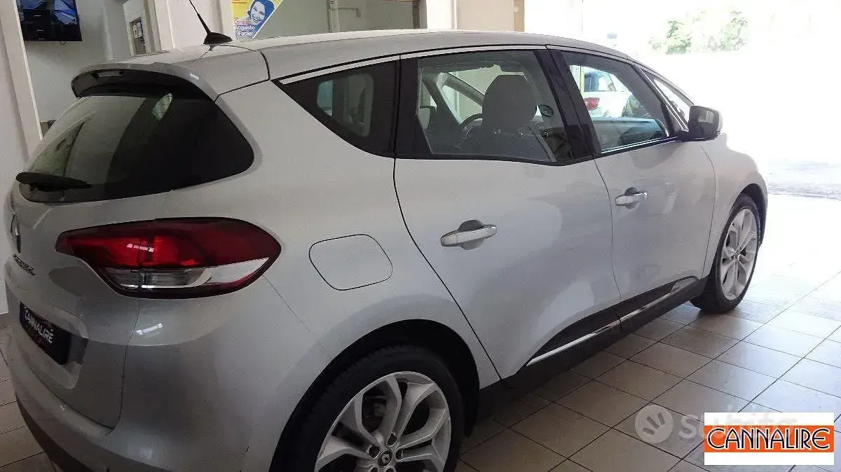 Usata Renault Scénic IV Zen 109 CV (80 kW) 2018 Grigio Monovolume