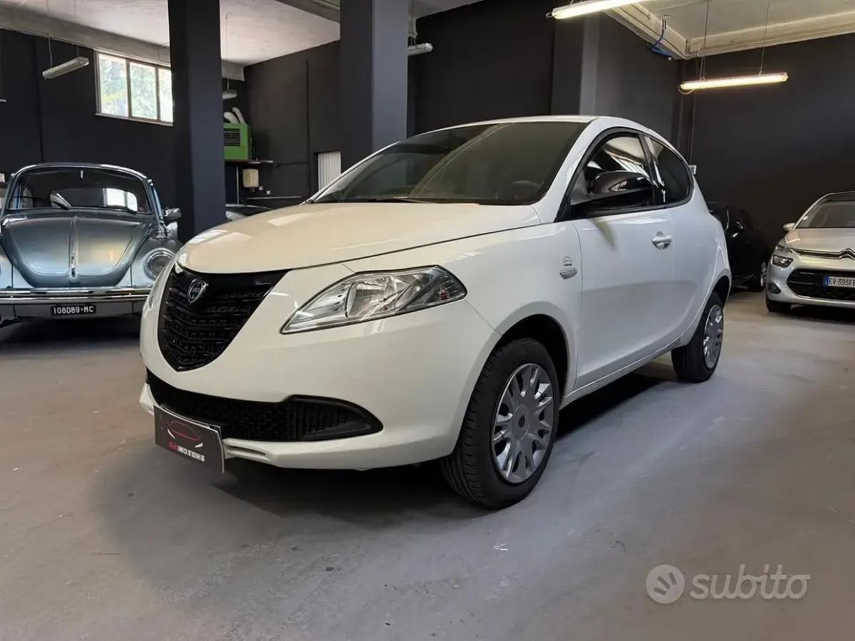 Usata Lancia Ypsilon 80 CV (58 kW) 2015 Bianco Utilitaria