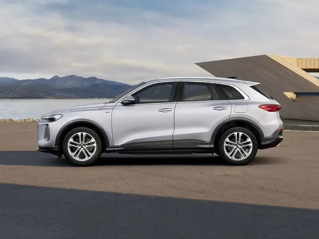 Nuova Audi Q5 Advanced 204 CV (150 kW) 2026 Argento fioretto metallizzato SUV