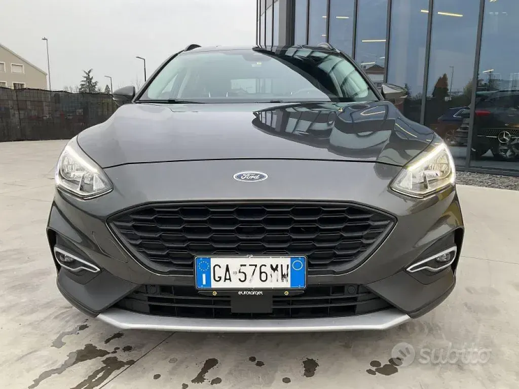 Usata Ford Focus Active 120 CV (88 kW) 2020 Grigio scuro metallizzato Station wagon