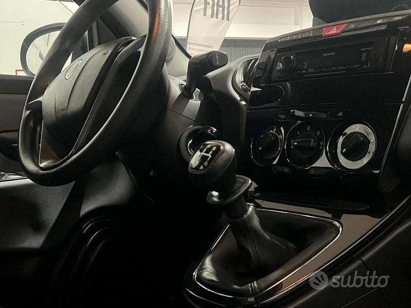 Usata Lancia Ypsilon Silver 69 CV (50 kW) 2016 Nero Utilitaria