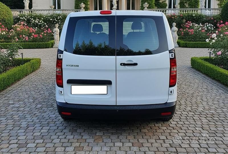 Usata Hyundai H-1 170 CV (125 kW) 2011 Bianco Monovolume