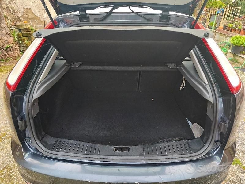 Usata Ford Focus 101 CV (74 kW) 2010 Grigio Berlina