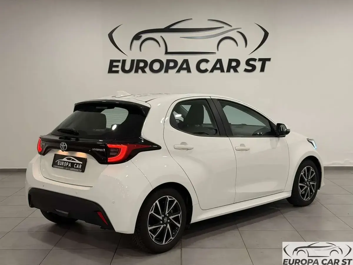 Usata Toyota Yaris Hybrid Trend 116 CV (85 kW) 2021 Bianco Utilitaria