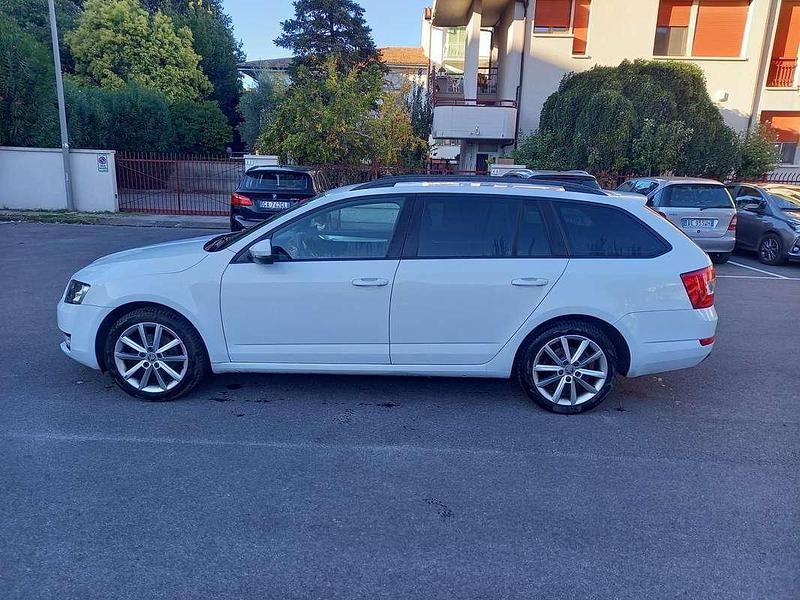 Usata Skoda Octavia G-TEC Executive 110 CV (80 kW) 2017 Bianco Station wagon
