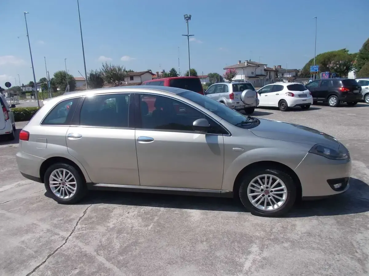 Usata Fiat Croma Dynamic 120 CV (88 kW) 2010 Grigio Station wagon