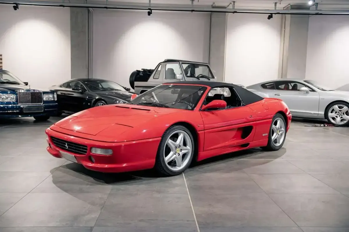 Usata Ferrari F355 379 CV (278 kW) 1997 Rosso Cabrio