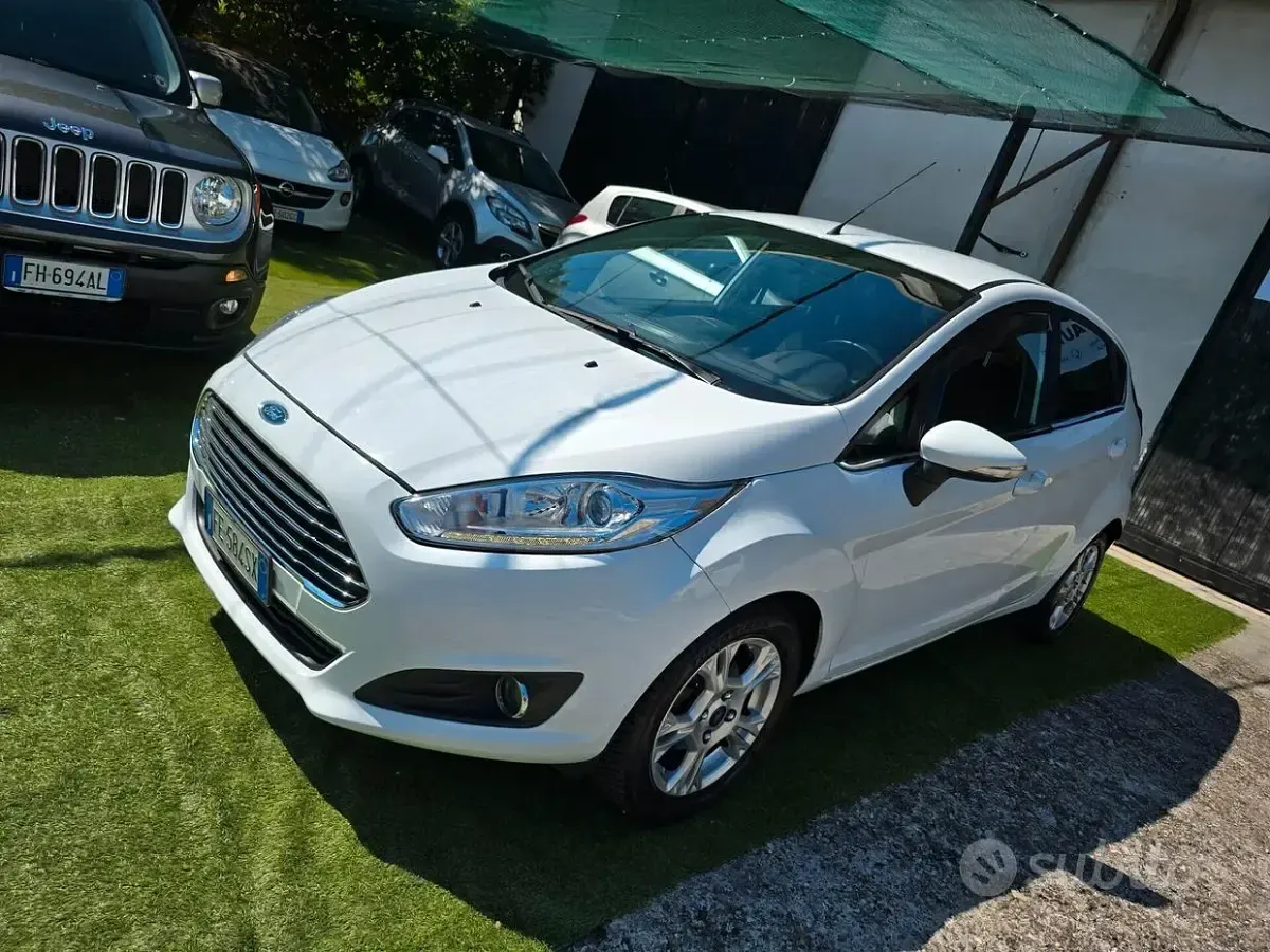 Usata Ford Fiesta 95 CV (69 kW) 2016 Bianco Utilitaria