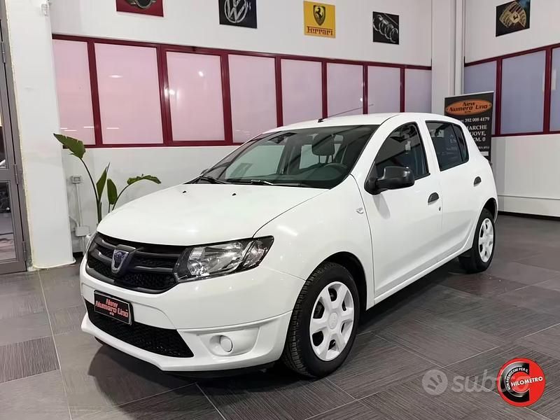 Usata Dacia Sandero Lauréate 75 CV (55 kW) 2016 Bianco Berlina