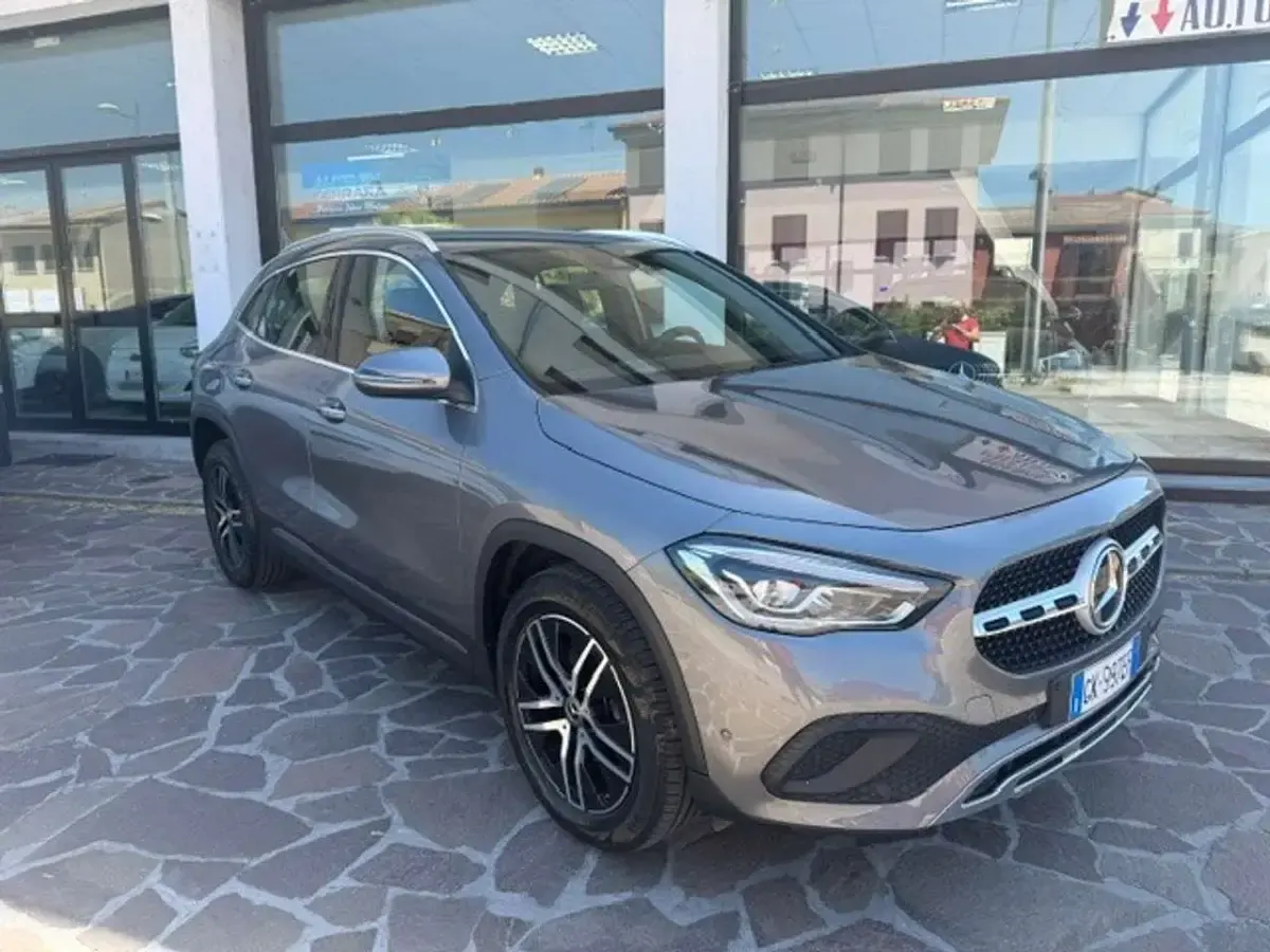 Usata Mercedes GLA200 150 CV (110 kW) 2022 Grigio SUV