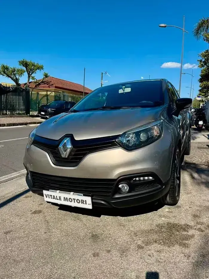 Usata Renault Captur 90 CV (66 kW) 2015 Marrone SUV