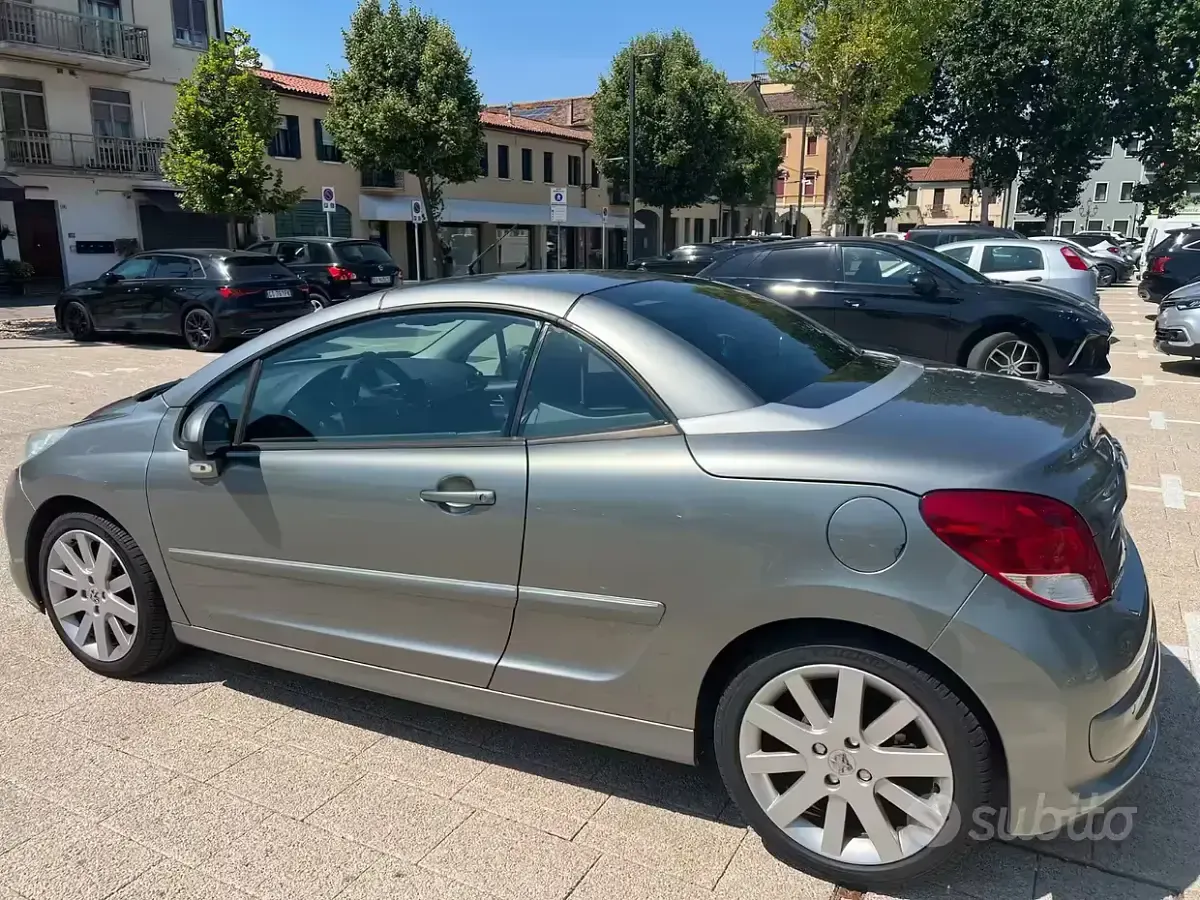 Usata Peugeot 207 CC 156 CV (114 kW) 2010 Grigio Cabrio