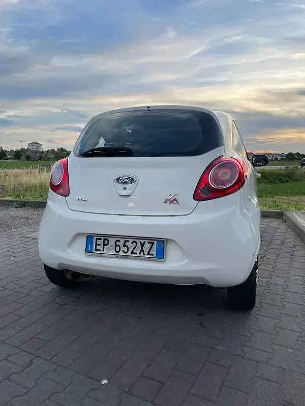 Usata Ford Ka Titanium 75 CV (55 kW) 2013 Bianco Utilitaria