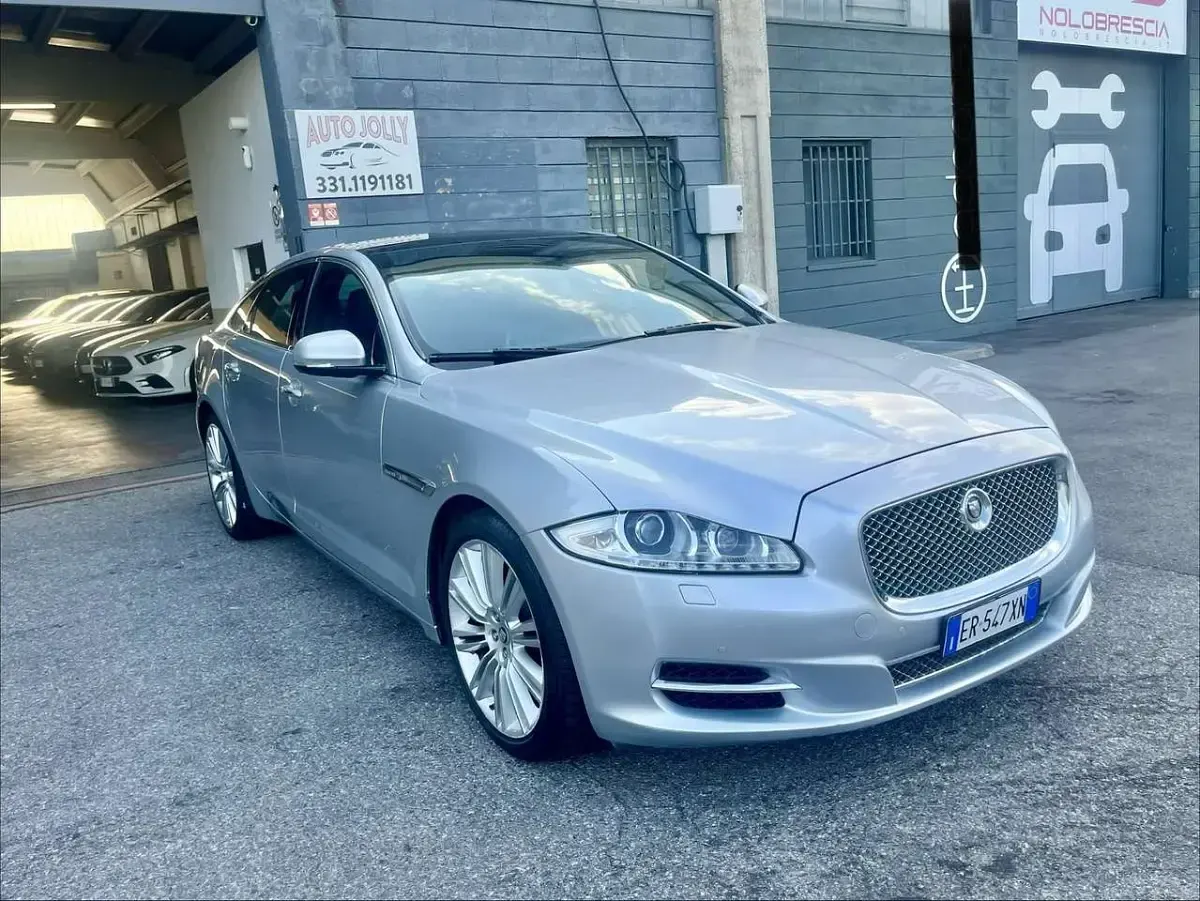 Usata Jaguar XJ Premium Luxury 275 CV (202 kW) 2013 Giallo Berlina