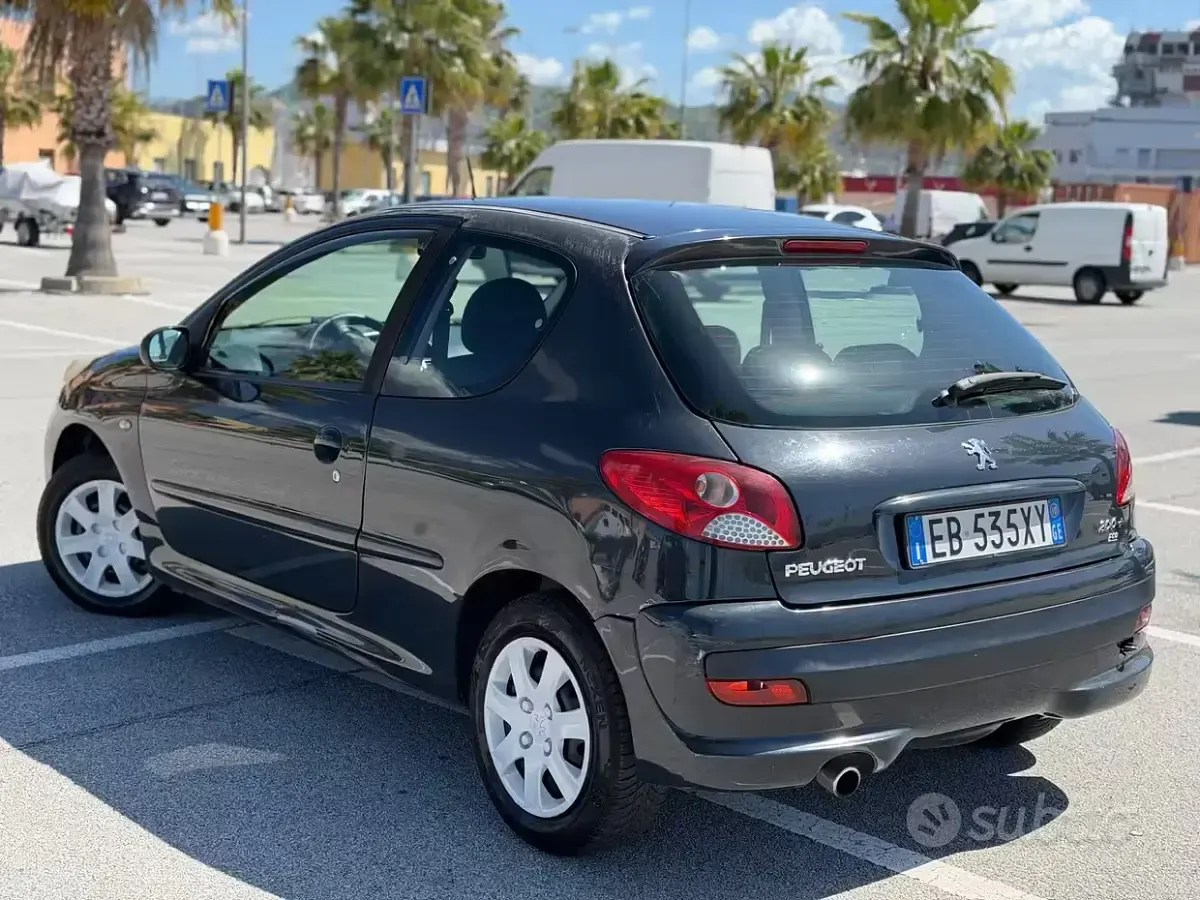 Begagnad Peugeot 206 60 HK (44 kW) 2010 Grå Sedan