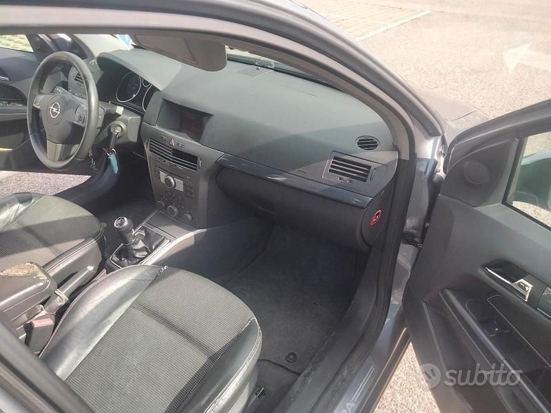 Usata Opel Astra 120 CV (88 kW) 2005 Grigio Station wagon