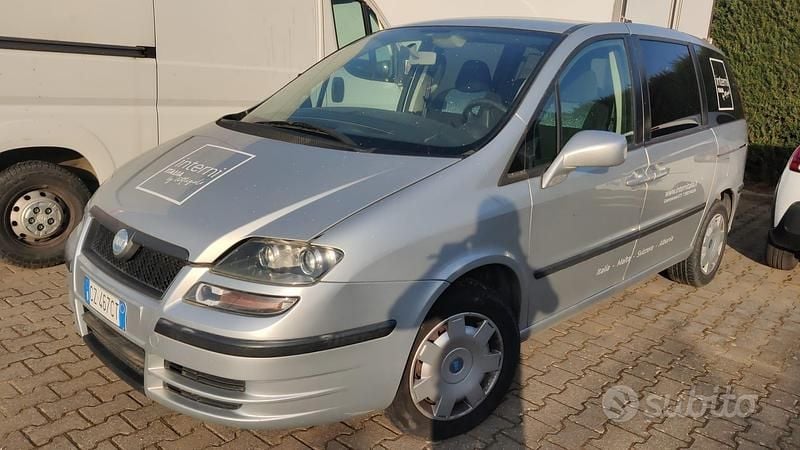 Usata Fiat Ulysse 128 CV (94 kW) 2005 Grigio Monovolume