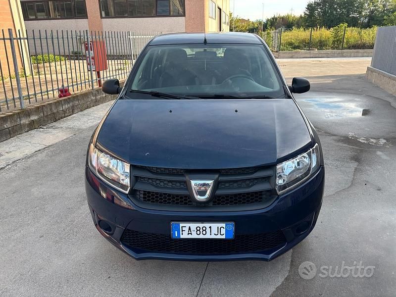 Usata Dacia Sandero Ambiance 75 CV (55 kW) 2015 Blu Berlina