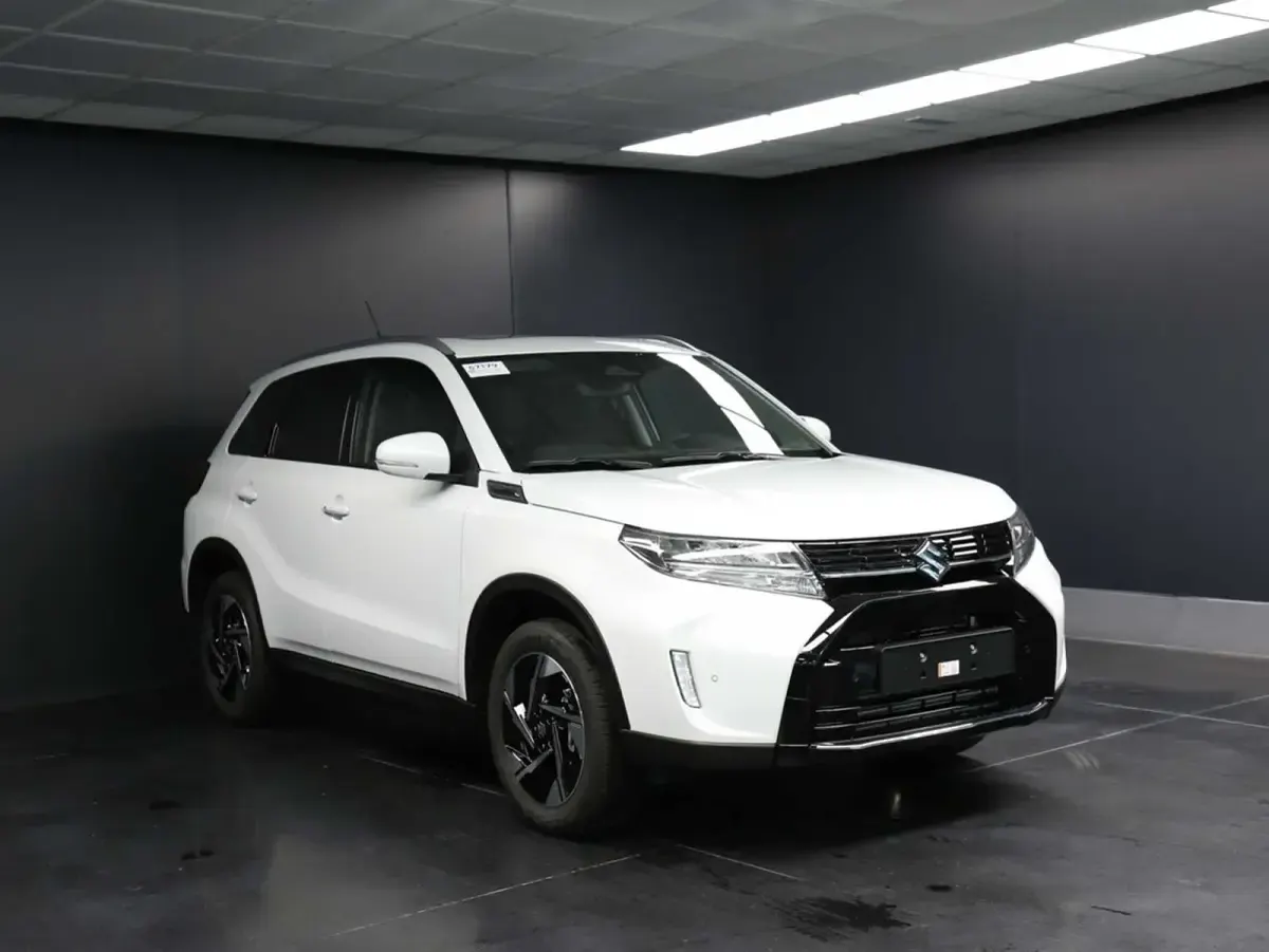 Nuova Suzuki Vitara 110 CV (80 kW) 2026 Bianco pastello SUV