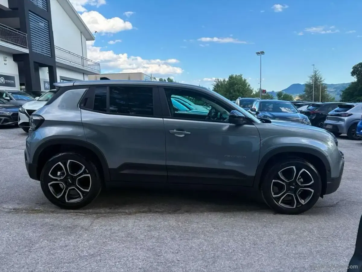 Usata Jeep Avenger Summit 101 CV (74 kW) 2025 Grigio SUV