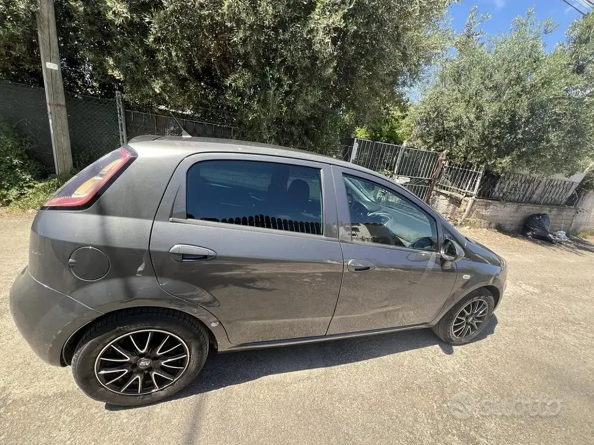 Usata Fiat Punto 75 CV (55 kW) 2015 Grigio Utilitaria