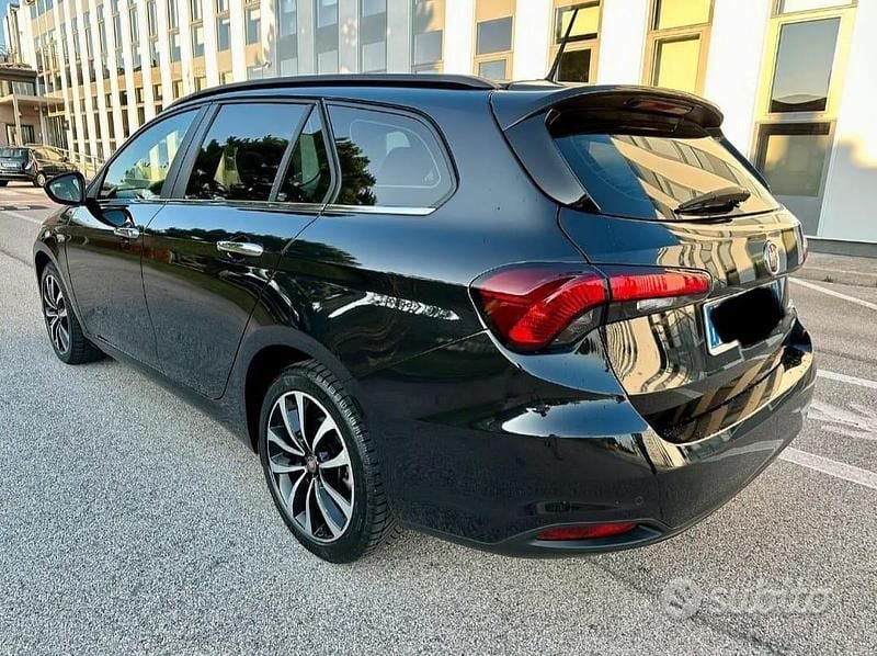 Usata Fiat Tipo 120 CV (88 kW) 2020 Nero Station wagon