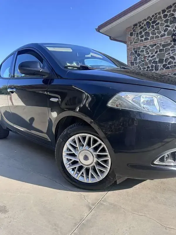 Usata Lancia Ypsilon Gold 95 CV (69 kW) 2014 Utilitaria